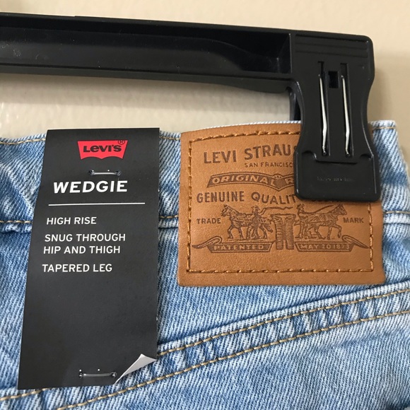 Levi’s Wedgie Icon Fit Tango Talks - Picture 5 of 9